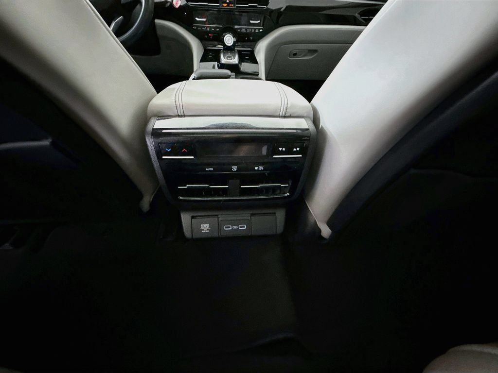 Used 2023 Acura MDX w/ Technology Package FWD image 25