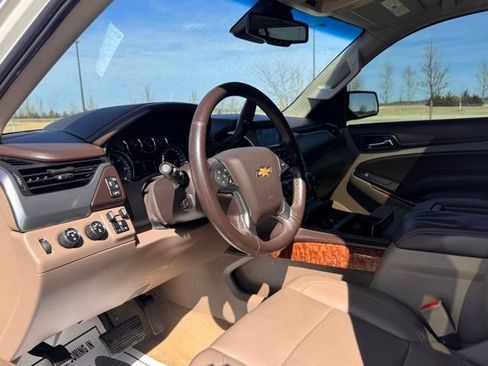 Used 2015 Chevrolet Suburban LTZ image 8