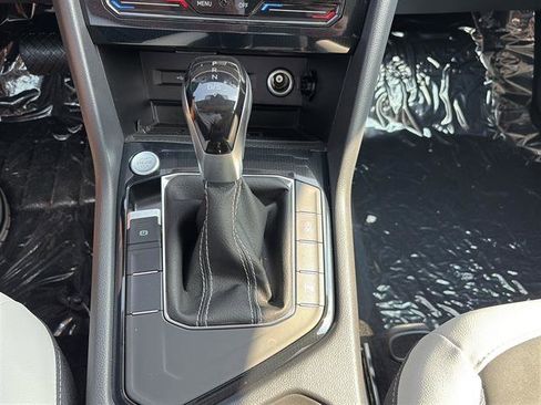 New 2025 Volkswagen Taos SE image 21