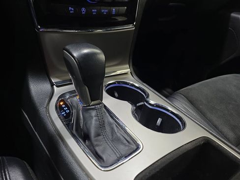 Used 2019 Jeep Grand Cherokee Altitude image 28