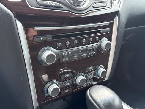 Used 2014 Nissan Pathfinder Platinum FWD image 19