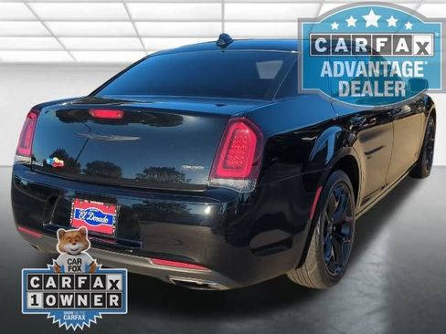 Used 2023 Chrysler 300 Touring w/ Sport Appearance Package image 26