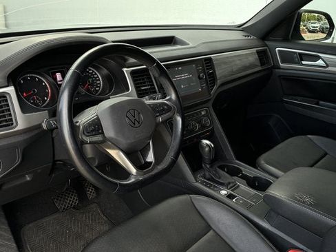 Used 2020 Volkswagen Atlas Cross Sport SE w/ Panoramic Sunroof Package FWD image 11