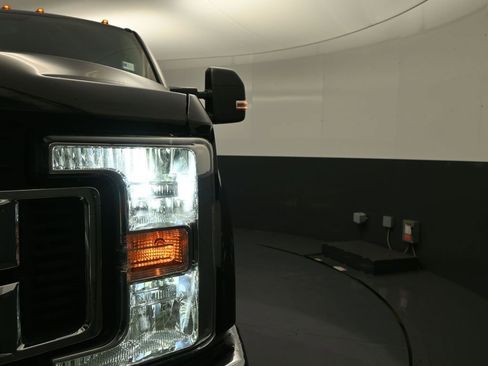 Used 2019 Ford F250 XLT w/ XLT Value Package image 12