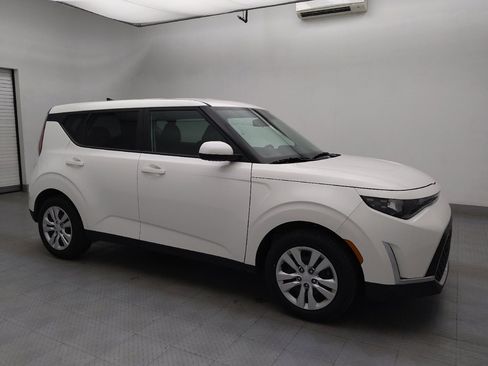 Used 2025 Kia Soul LX FWD image 11