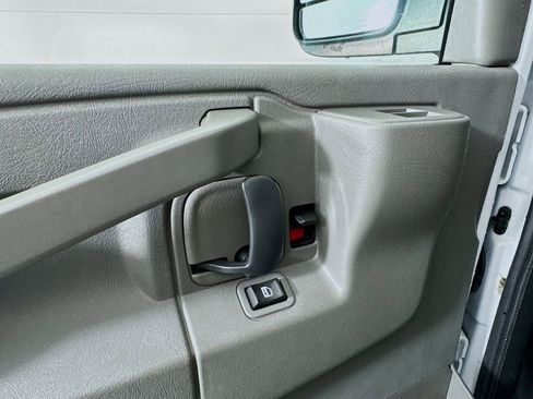 Used 2017 Chevrolet Express 2500 image 12