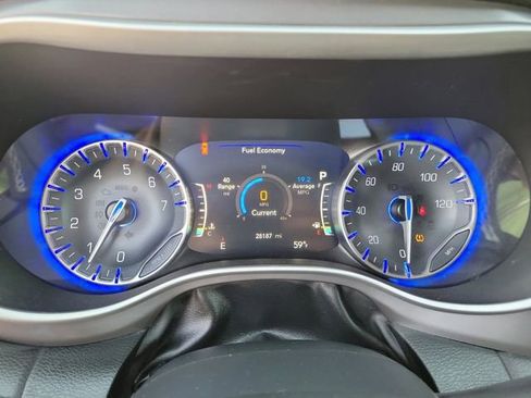 Used 2025 Chrysler Pacifica Select FWD image 30