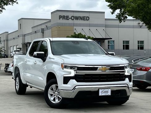 Used 2025 Chevrolet Silverado 1500 LT image 2