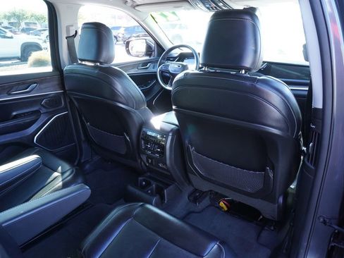 Used 2022 Jeep Grand Cherokee L Limited image 11