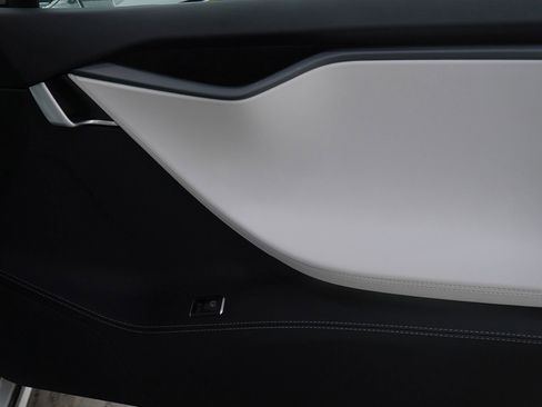 Used 2018 Tesla Model S AWD image 9