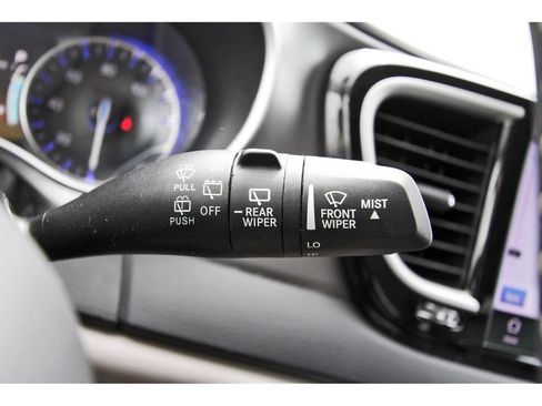 Used 2024 Chrysler Pacifica Touring-L FWD image 23