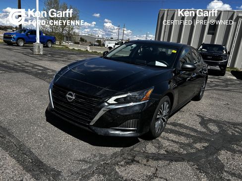 Used 2025 Nissan Altima 2.5 SV FWD image 1