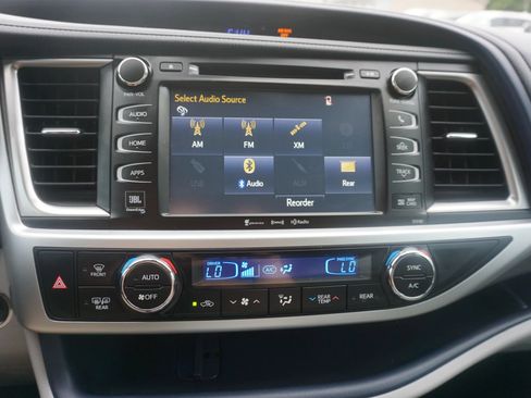 Used 2017 Toyota Highlander Limited AWD/4WD image 11