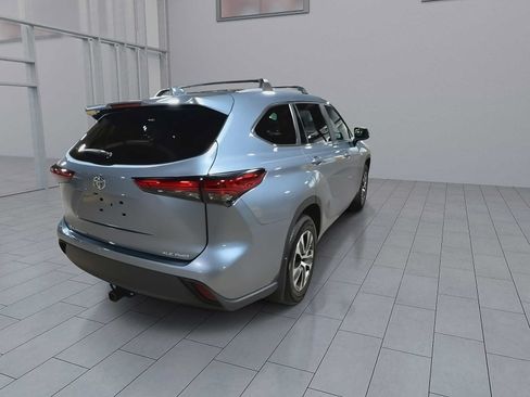 Used 2023 Toyota Highlander XLE AWD/4WD image 8