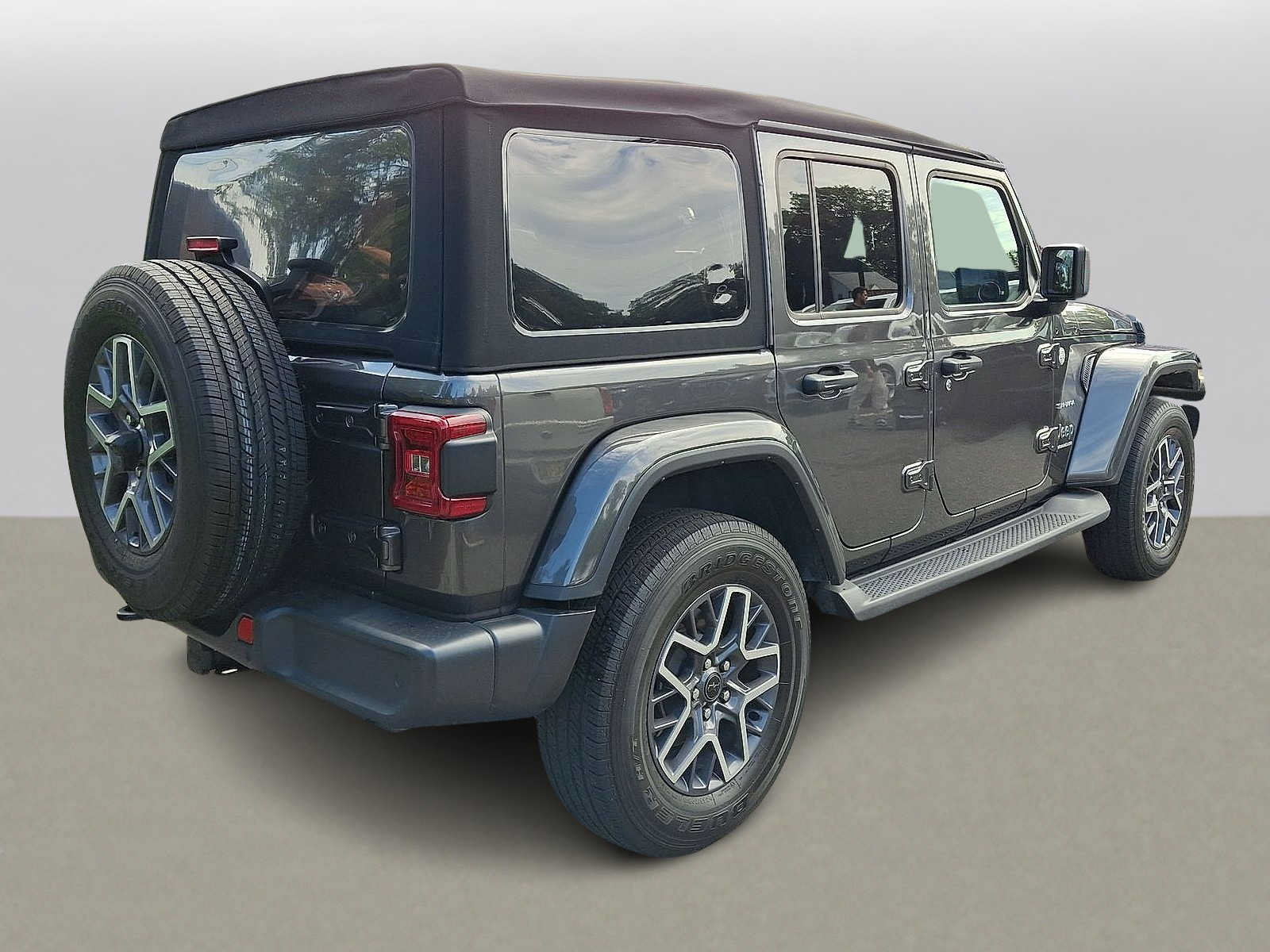 Used 2024 Jeep Wrangler Unlimited Sahara w/ Technology Group AWD/4WD image 31