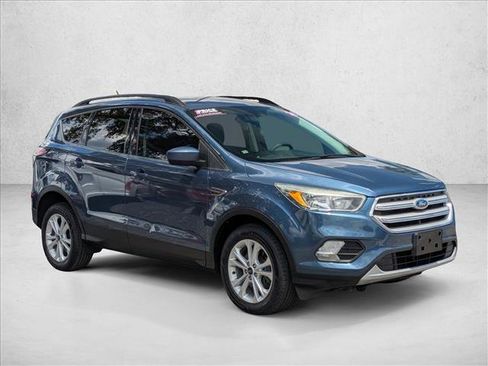 Used 2018 Ford Escape SE w/ SE Sync 3 Package image 3