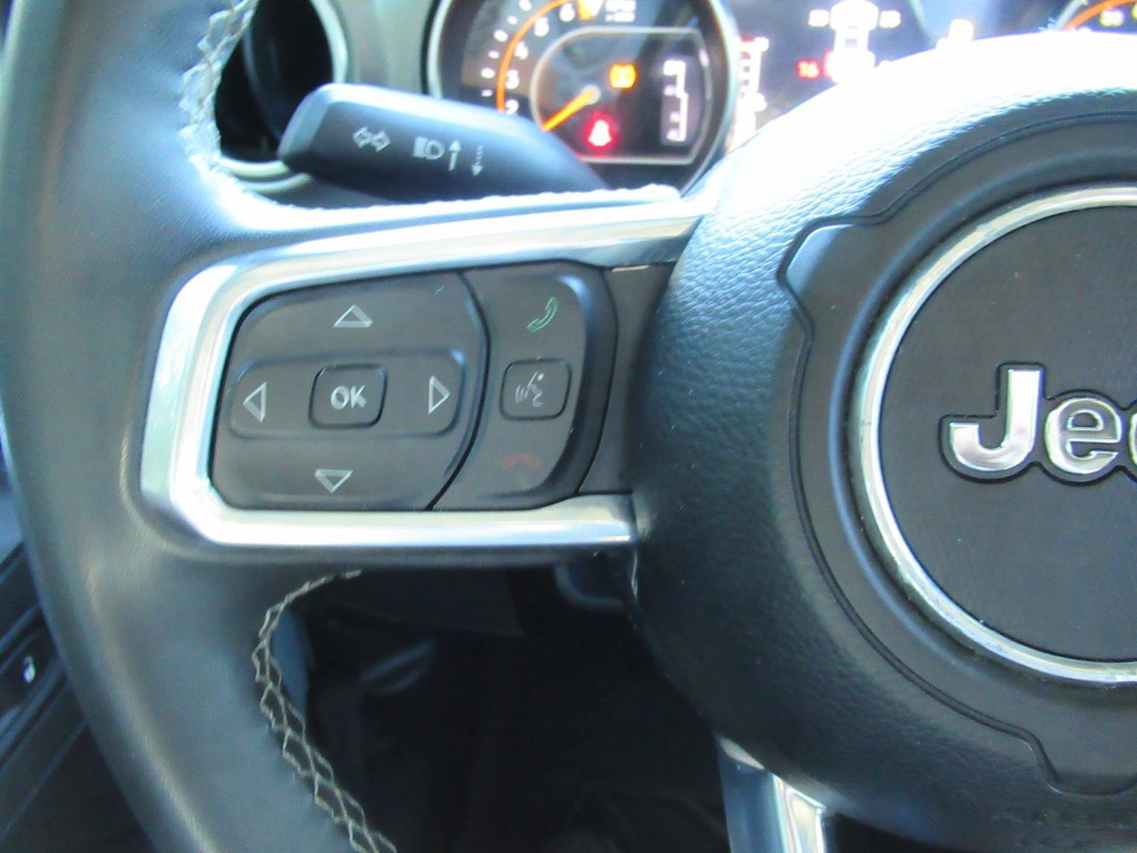 Used 2023 Jeep Gladiator Overland AWD/4WD image 24