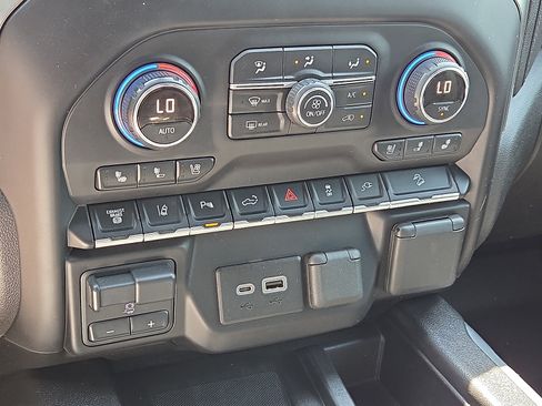 Used 2021 Chevrolet Silverado 2500 LTZ w/ LTZ Texas Edition AWD/4WD image 19