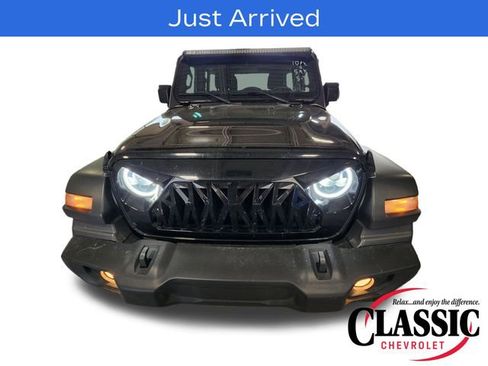 Used 2018 Jeep Wrangler Unlimited Sport S AWD/4WD image 3