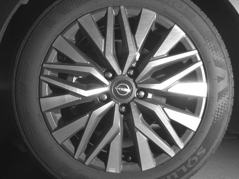 Used 2025 Nissan Altima 2.5 SV FWD image 12