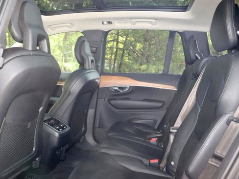 Used 2021 Volvo XC90 T6 Momentum AWD/4WD image 27