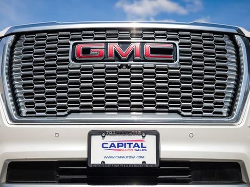 Used 2021 GMC Yukon XL Denali w/ Denali Premium Package AWD/4WD image 19