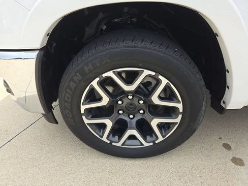 Used 2025 RAM 1500 Laramie AWD/4WD image 30