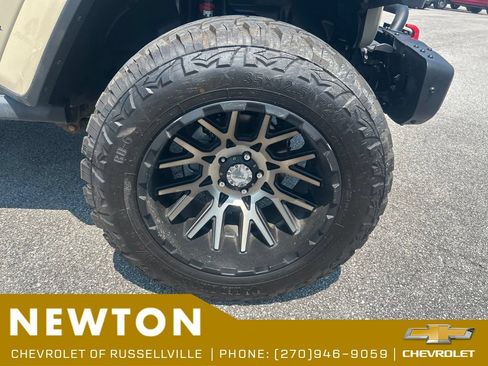Used 2020 Jeep Gladiator Rubicon AWD/4WD image 16