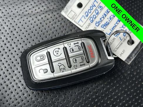 Used 2023 Chrysler Pacifica Limited FWD image 24