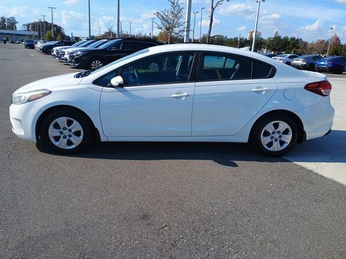 Used 2017 Kia Forte LX image 8