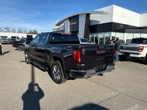 Used 2022 GMC Sierra 1500 SLT AWD/4WD image 3