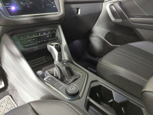 Used 2022 Volkswagen Tiguan SE R-Line image 19