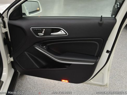 Used 2018 Mercedes-Benz GLA 250 4MATIC w/ Premium Package image 40