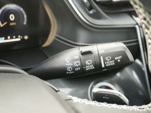 Used 2023 Jeep Grand Cherokee Altitude image 24