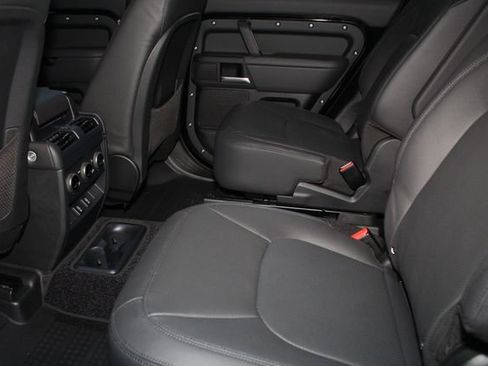 New 2026 Land Rover Defender 130 X-Dynamic SE image 5