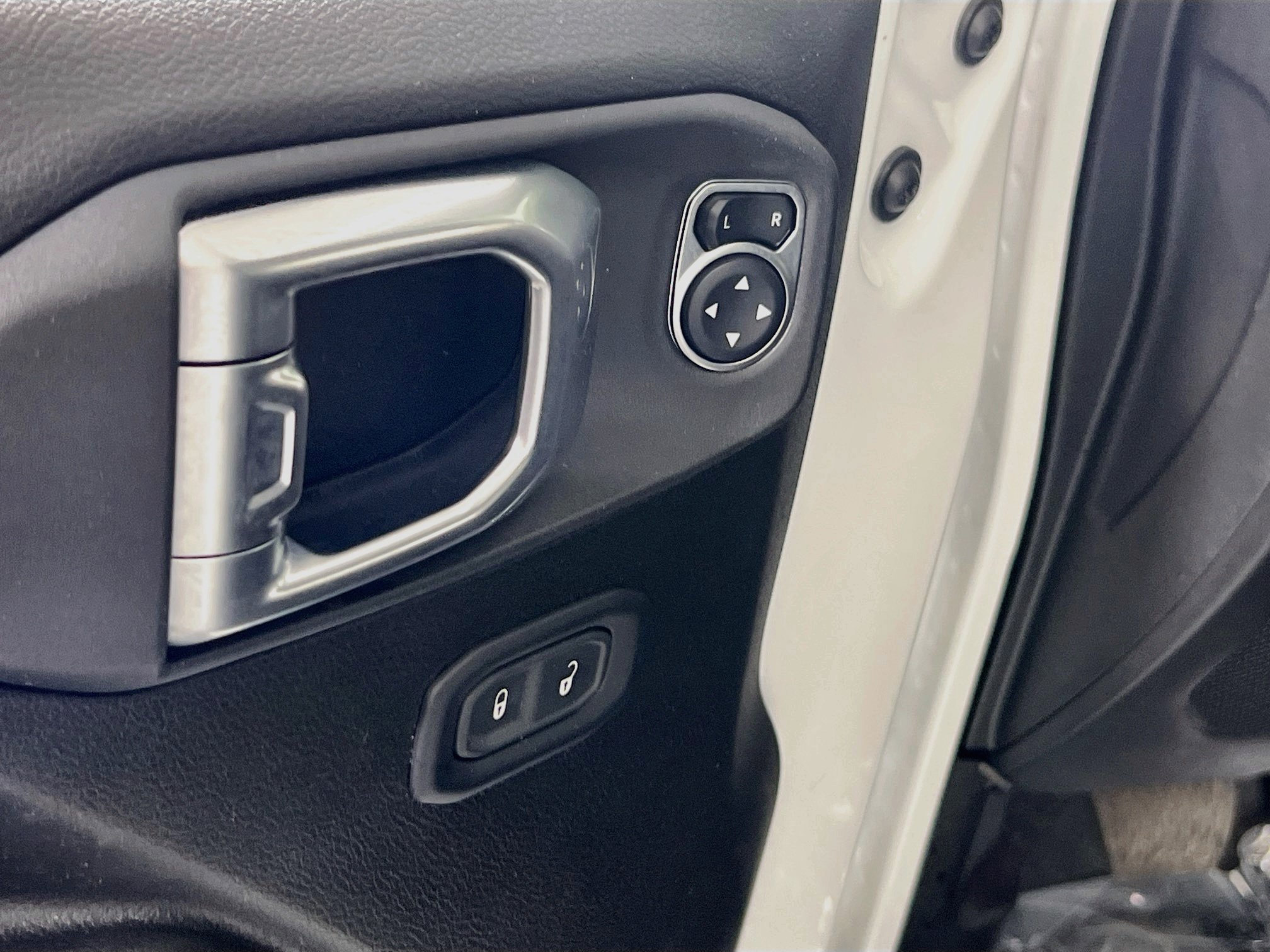 Used 2023 Jeep Wrangler Sport AWD/4WD image 17