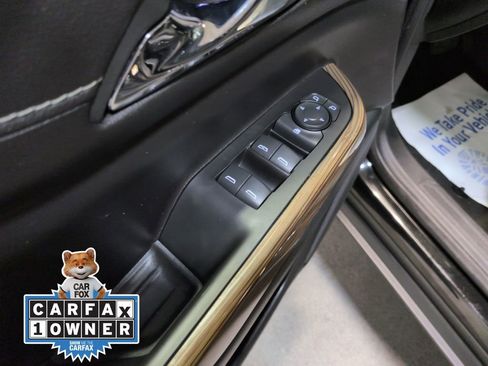 Used 2023 GMC Acadia SLE w/ Driver Convenience Package image 13