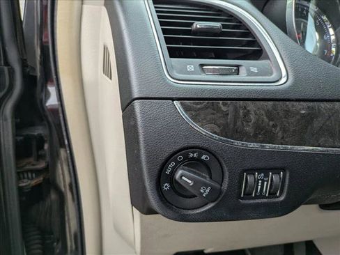 Used 2014 Chrysler Town & Country Touring image 13