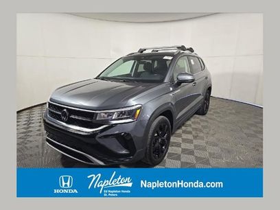 Used 2023 Volkswagen Taos SE w/ Panoramic Sunroof Package