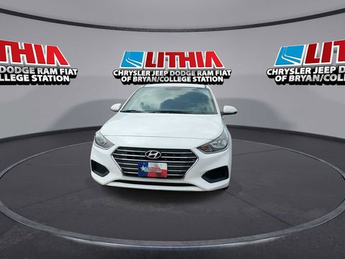 Used 2022 Hyundai Accent SE FWD image 3
