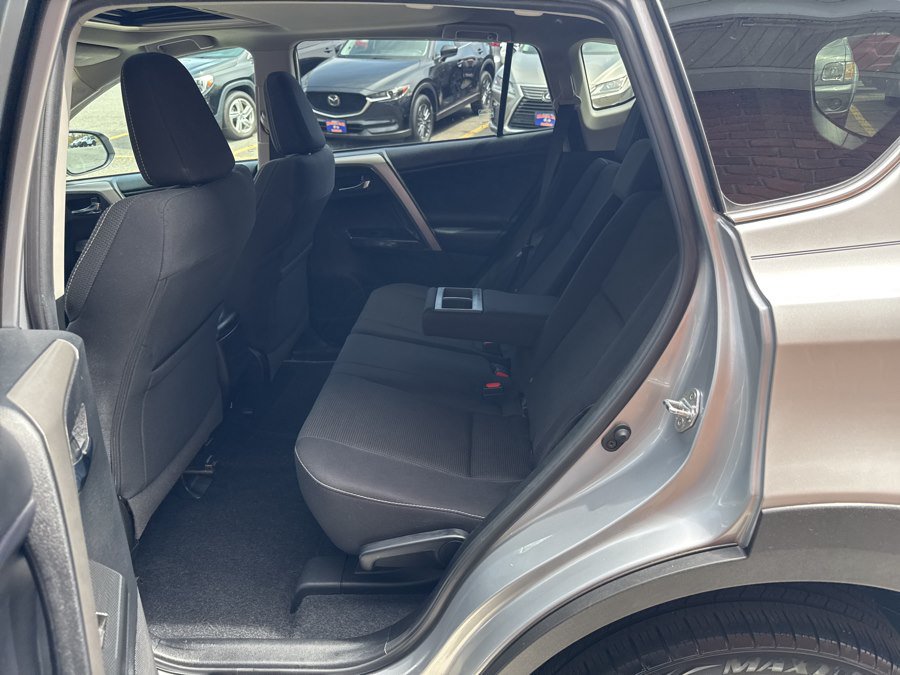 Used 2018 Toyota RAV4 XLE AWD/4WD image 19
