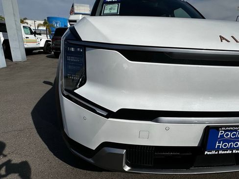 Used 2024 Kia EV9 Light Long Range RWD image 9
