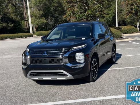 Used 2024 Mitsubishi Outlander SE Black Edition image 3