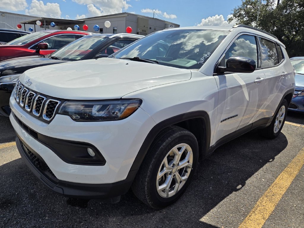 Used 2024 Jeep Compass Latitude AWD/4WD image 1