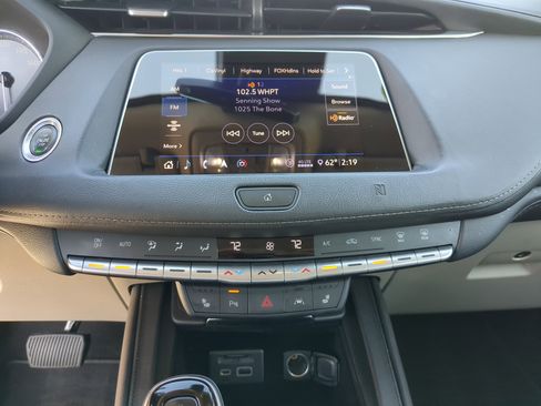Used 2020 Cadillac XT4 Premium Luxury w/ Cold Weather Package image 21
