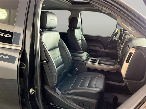 Used 2018 GMC Sierra 2500 Denali w/ Duramax Plus Package AWD/4WD image 9