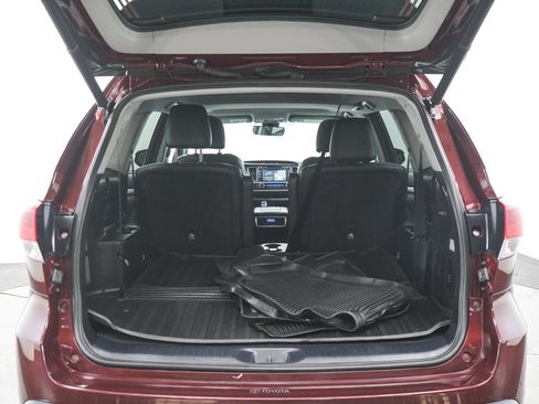 Used 2017 Toyota Highlander XLE AWD/4WD image 16
