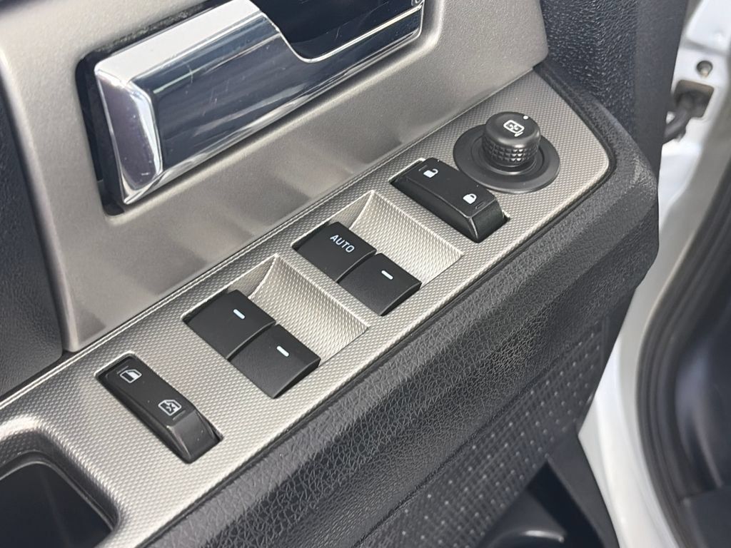 Used 2017 Ford Expedition XLT AWD/4WD image 25