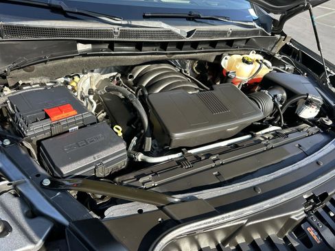 Used 2022 GMC Yukon XL SLT w/ SLT Luxury Package image 9