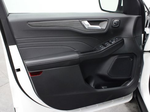 New 2025 Ford Escape PHEV w/ PHEV Premium Package image 11